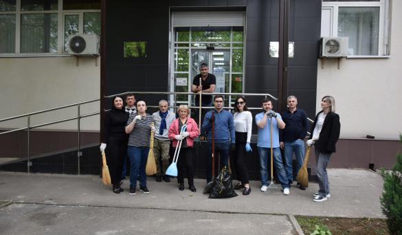 28 апреля сотрудники Фонда привели в порядок прилегающую к офису территорию в рамках Всероссийского субботника.